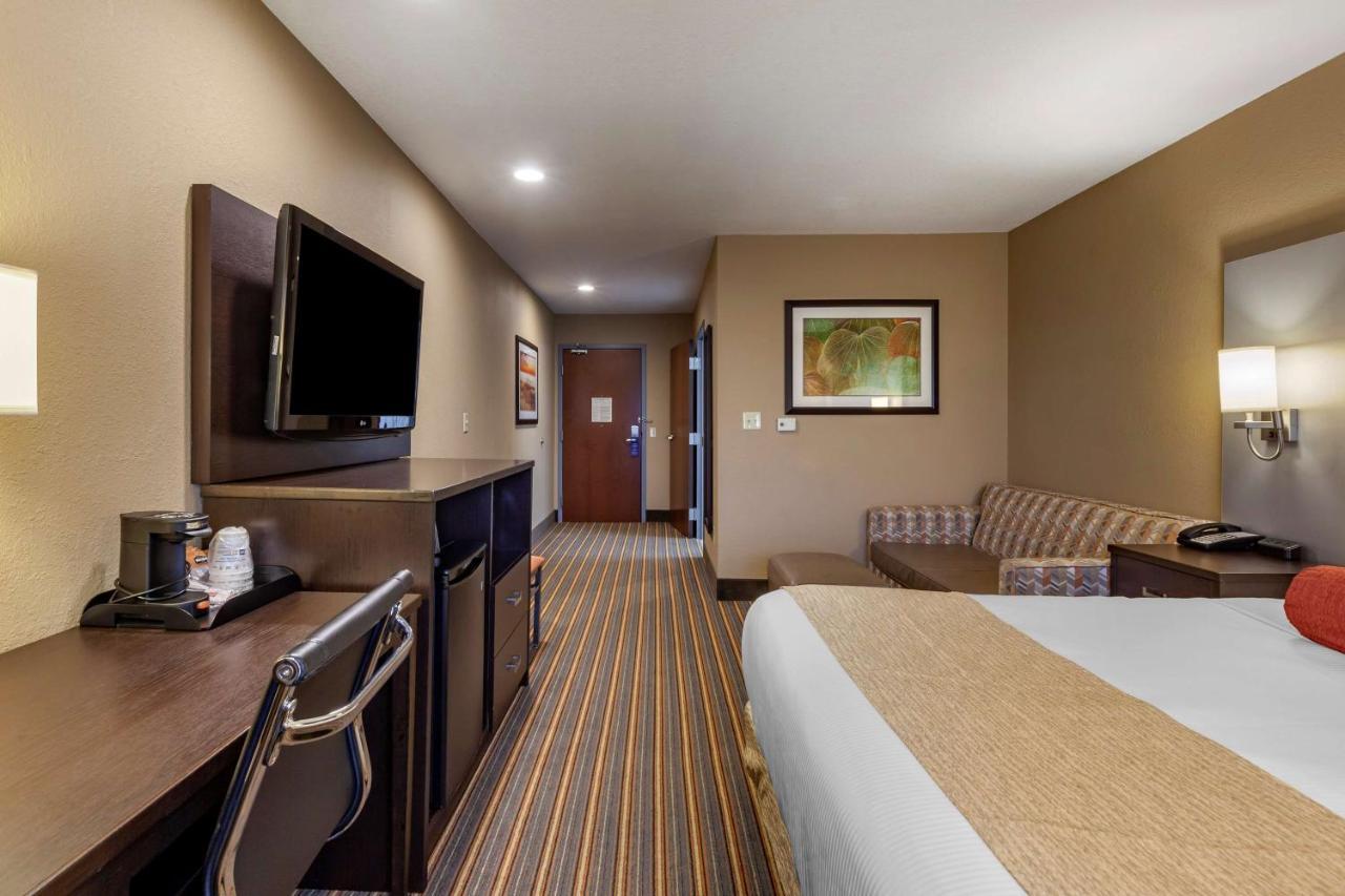 Best Western Plus Woodstock Inn & Suites Exterior photo