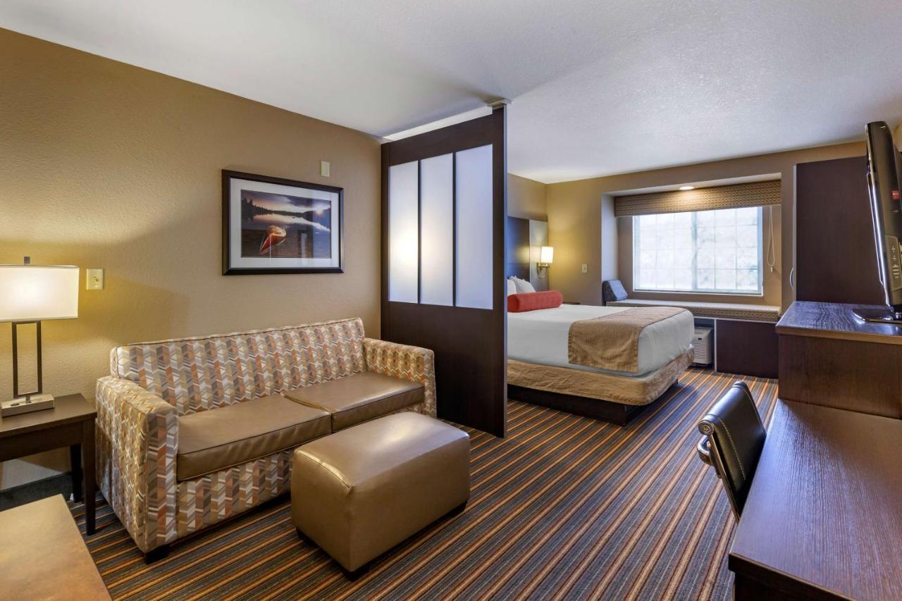 Best Western Plus Woodstock Inn & Suites Exterior photo