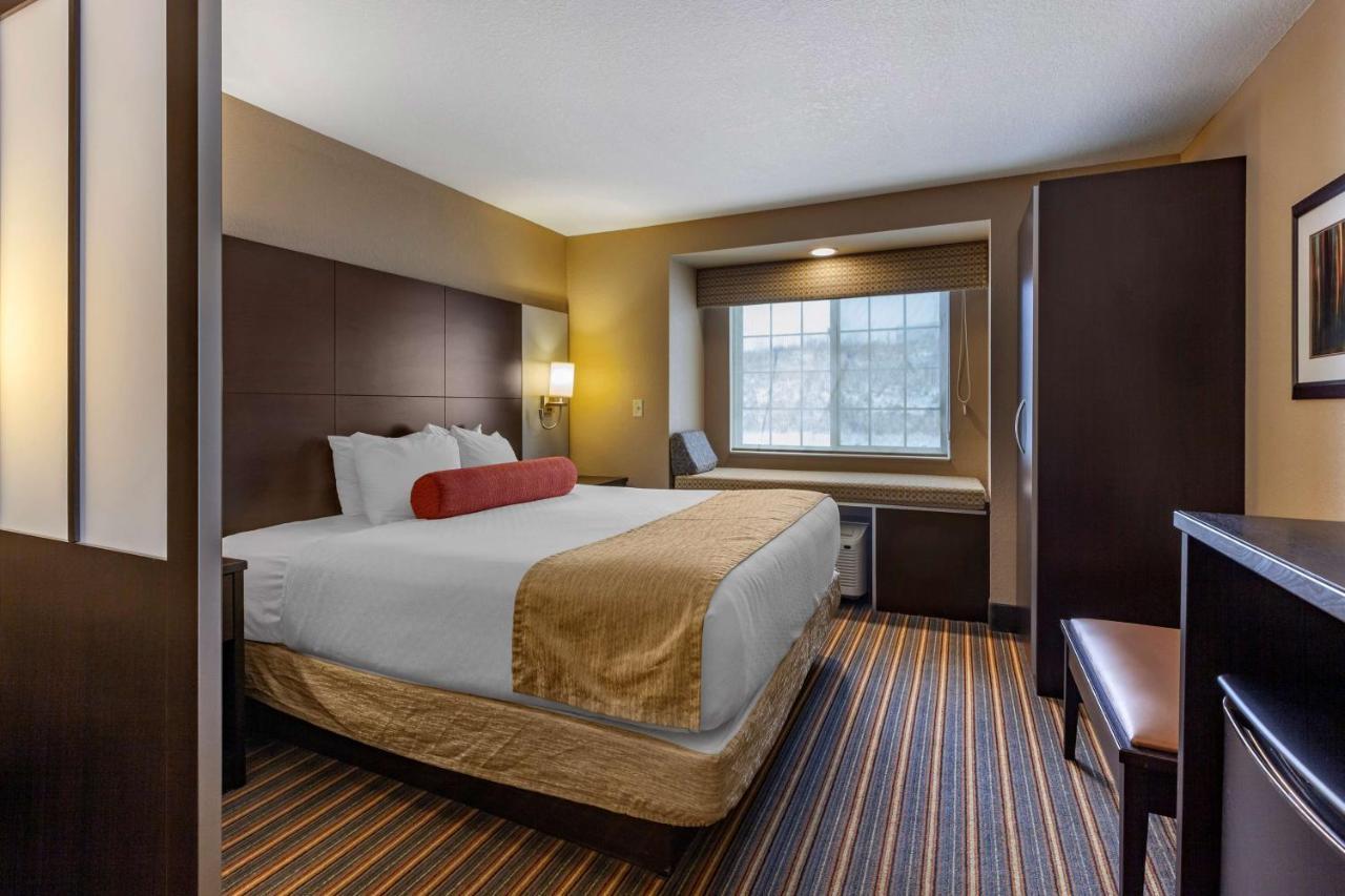 Best Western Plus Woodstock Inn & Suites Exterior photo