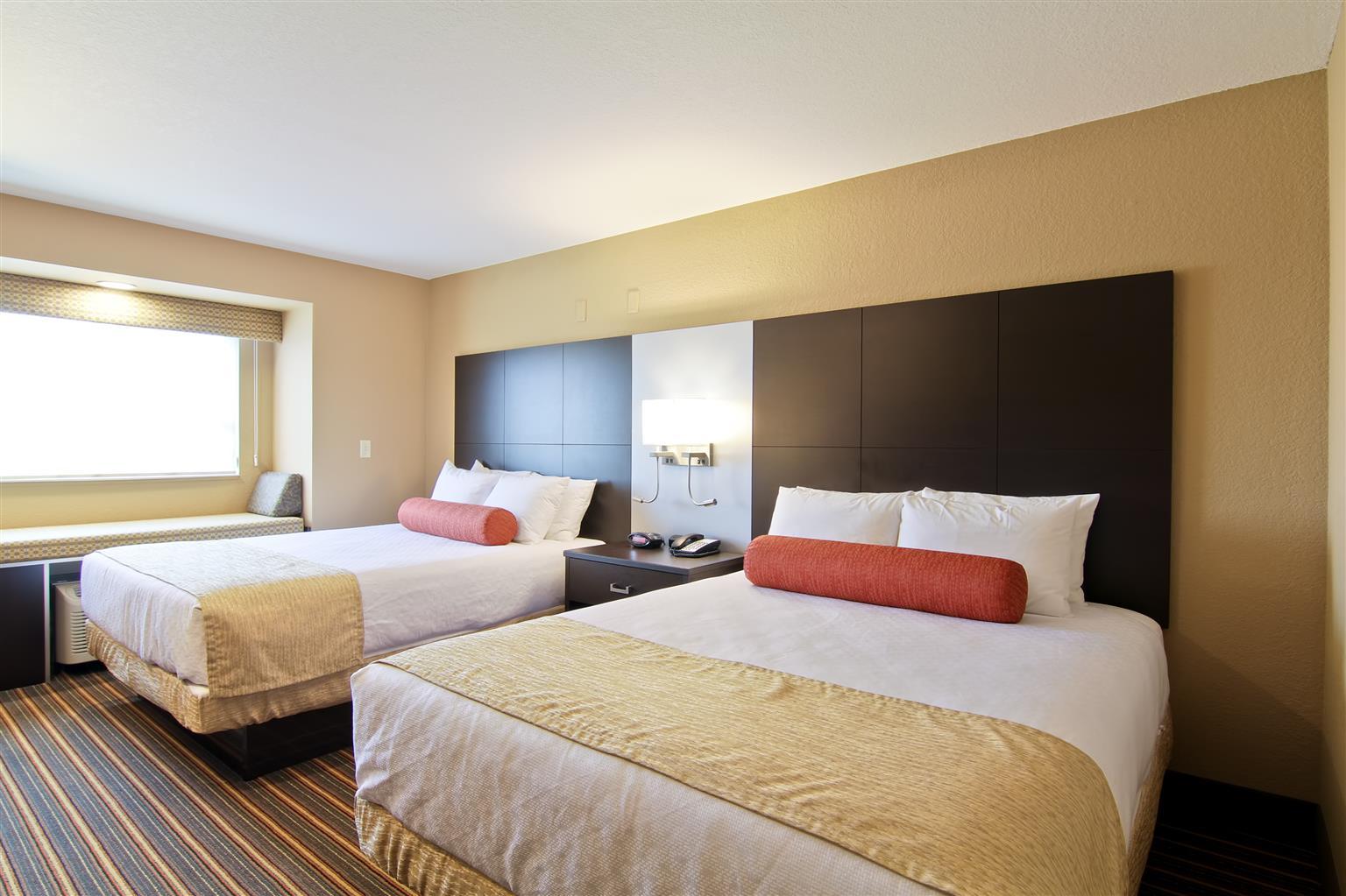Best Western Plus Woodstock Inn & Suites Exterior photo