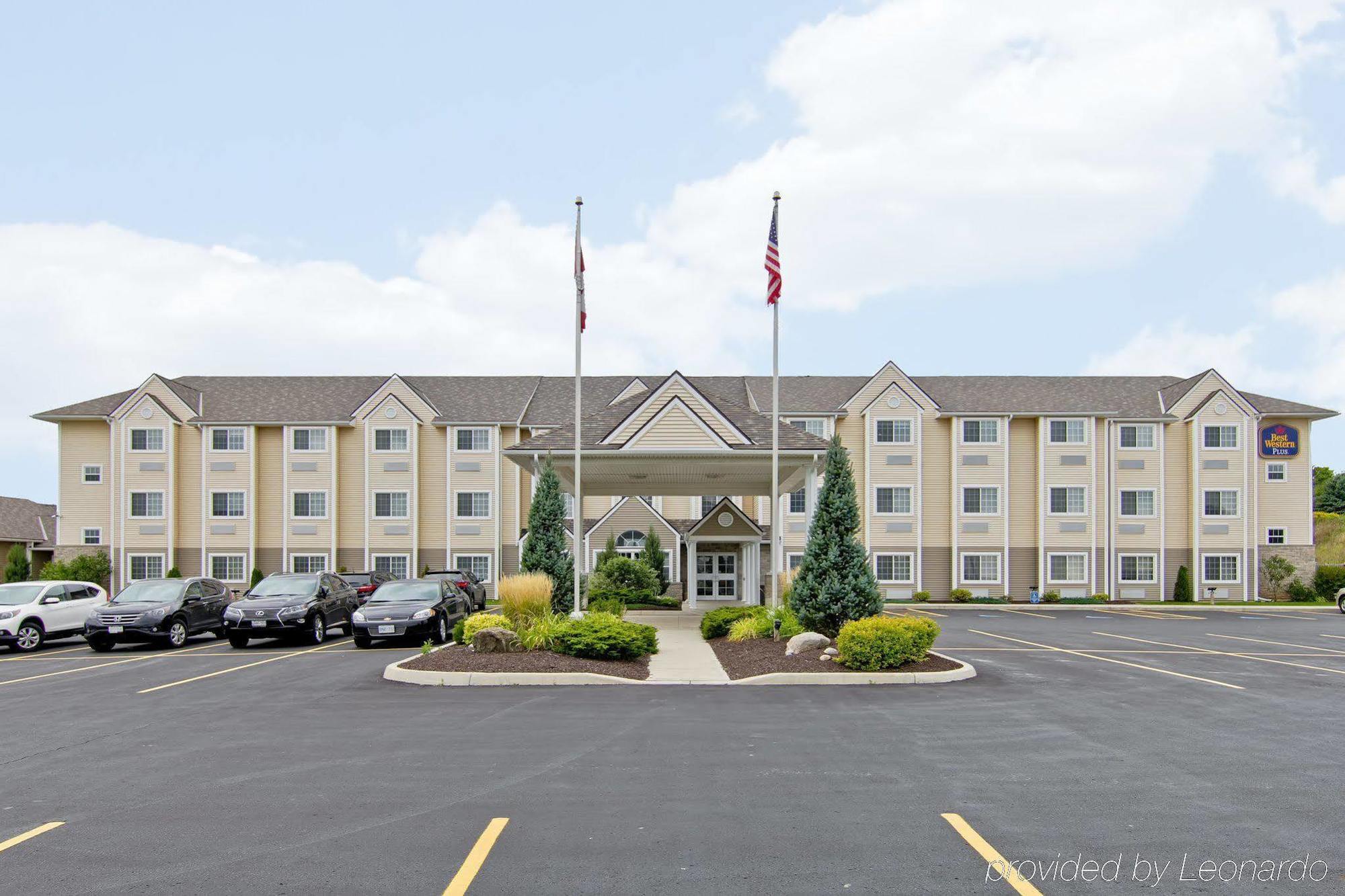 Best Western Plus Woodstock Inn & Suites Exterior photo